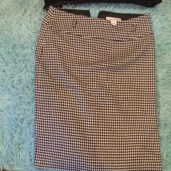 Skirts - Picture 4 of 8